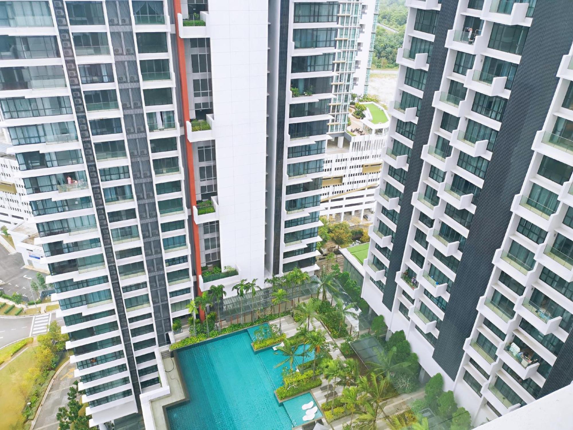 Grand Medini By Rr Jbcity ヌサジャヤ エクステリア 写真